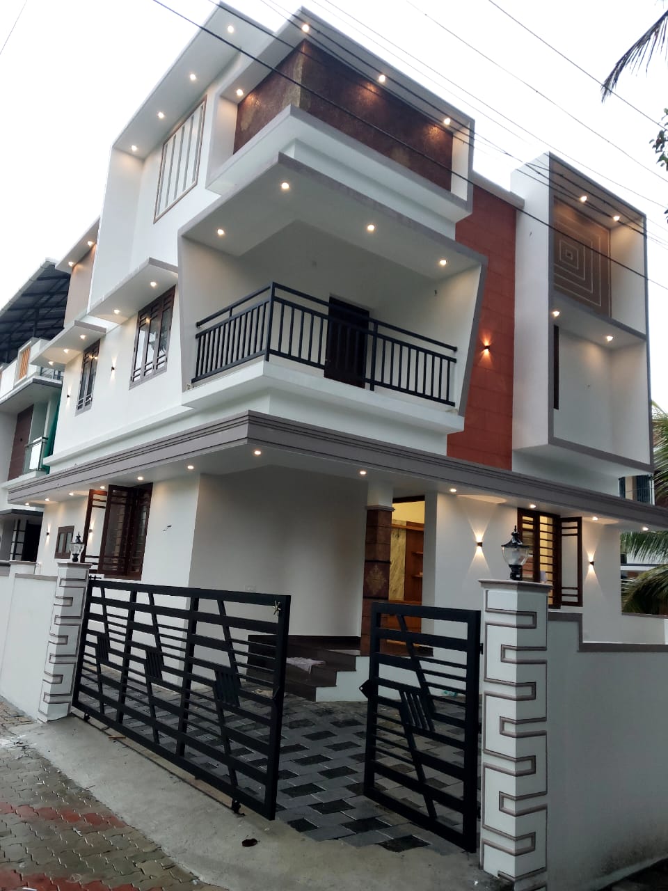 Luxurious 4 BHK Residence with 2-Car Parking in Prime Nadakkavu