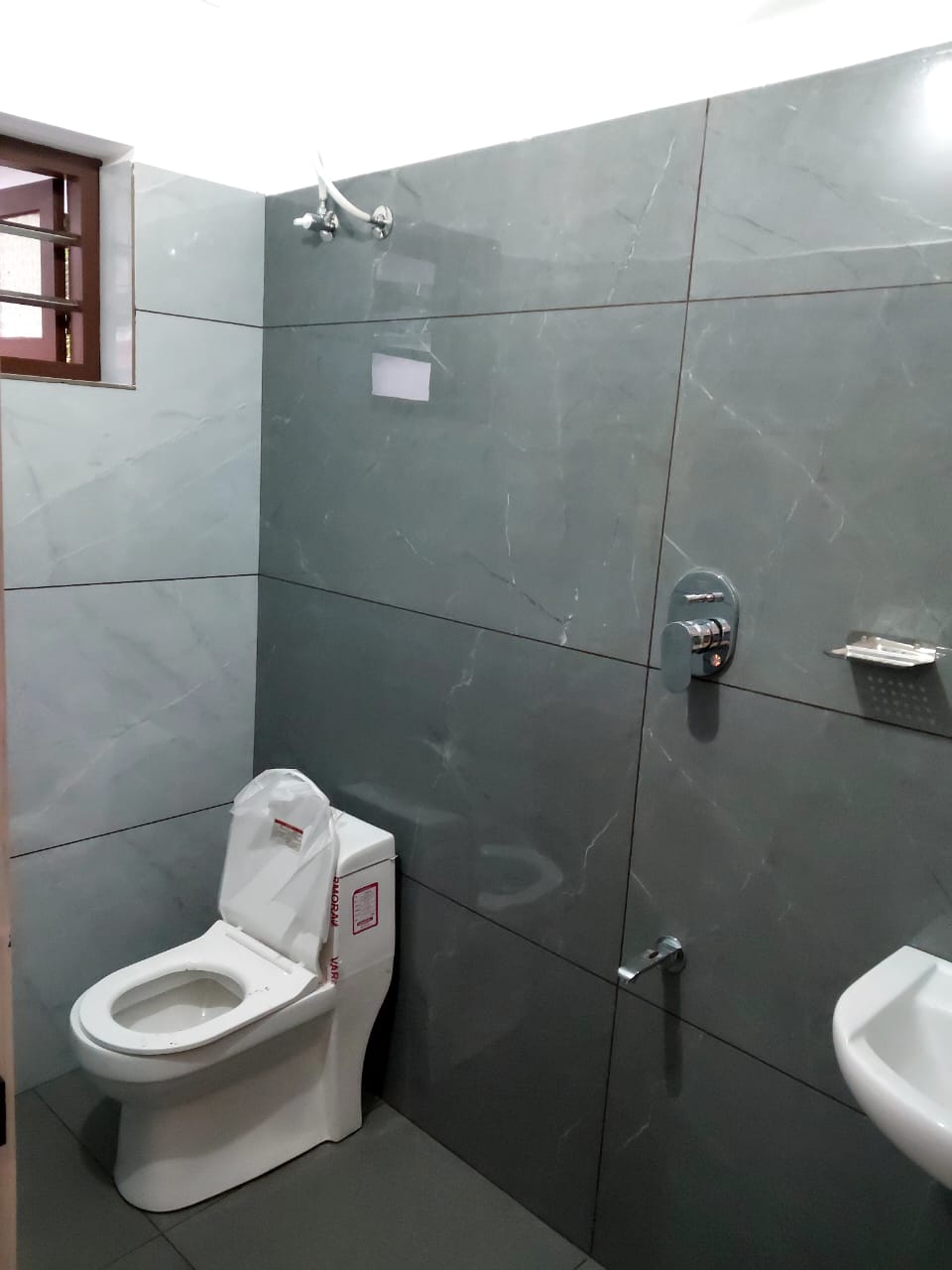 Luxurious 4 BHK Residence with 2-Car Parking in Prime Nadakkavu - Image 3