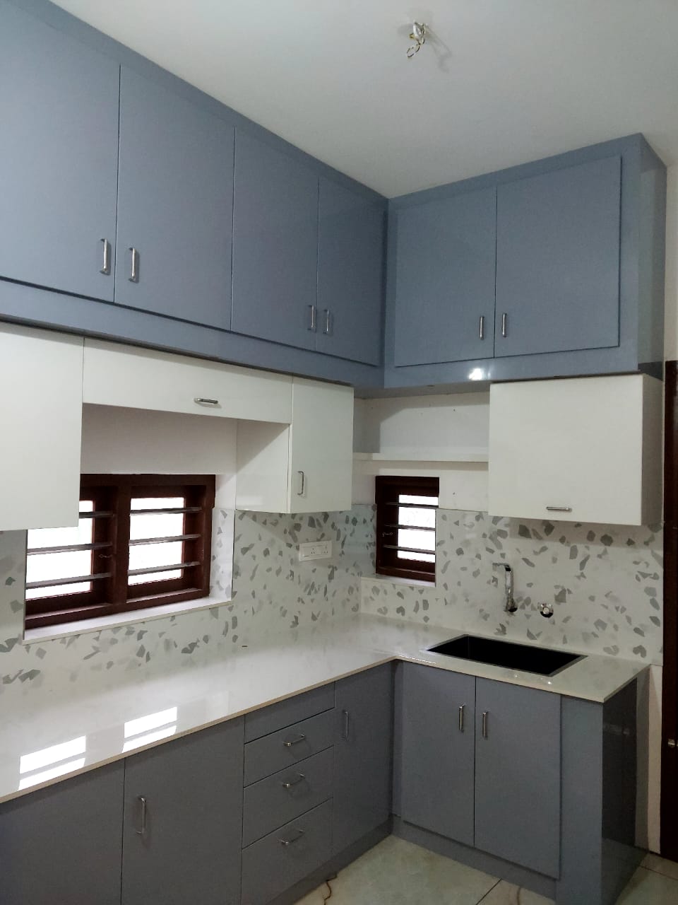 Luxurious 4 BHK Residence with 2-Car Parking in Prime Nadakkavu - Image 2