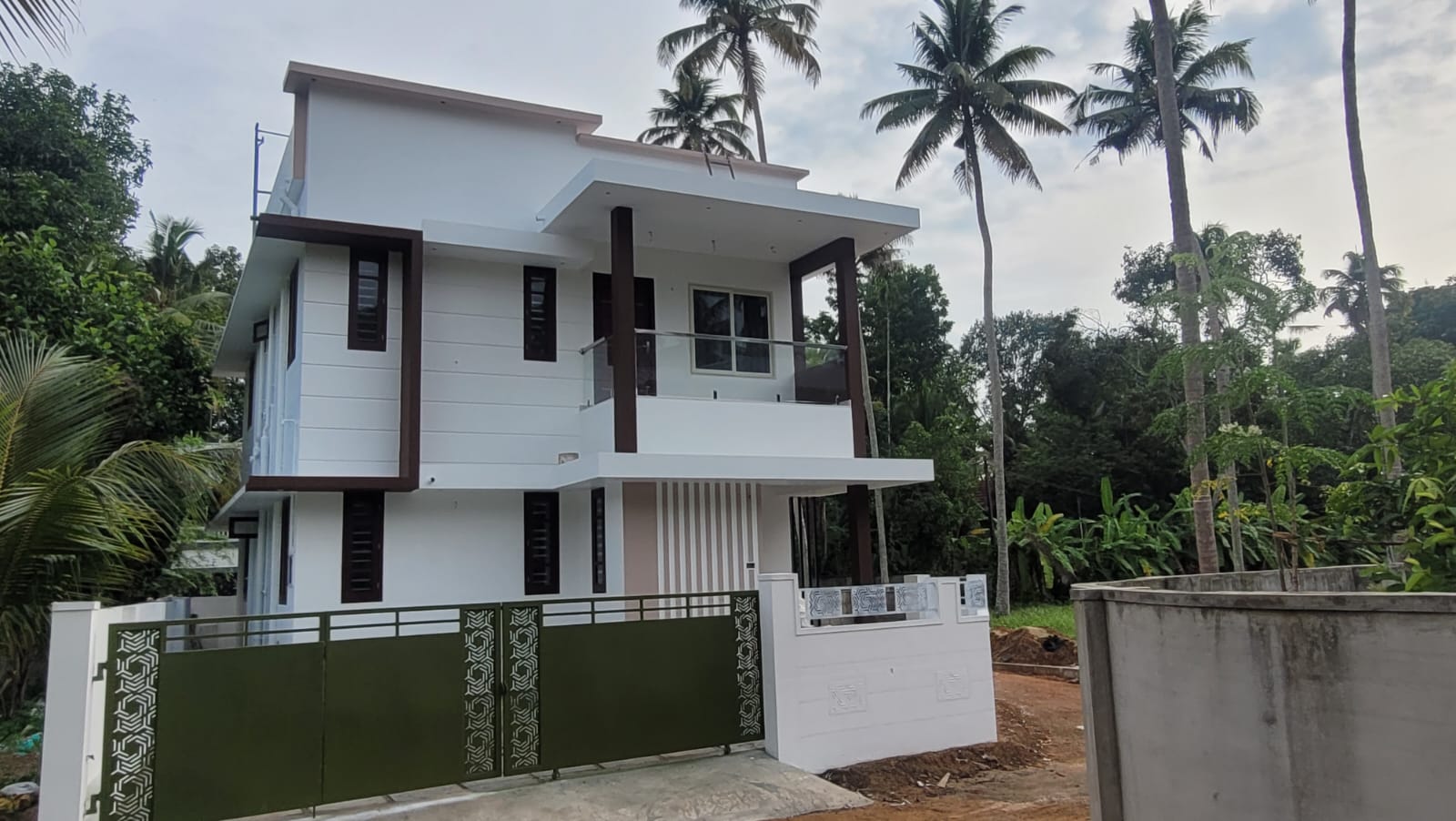 Elegant 3 BHK with Dedicated Study, 70m from Vaikom Road in Kochupally - Image 3