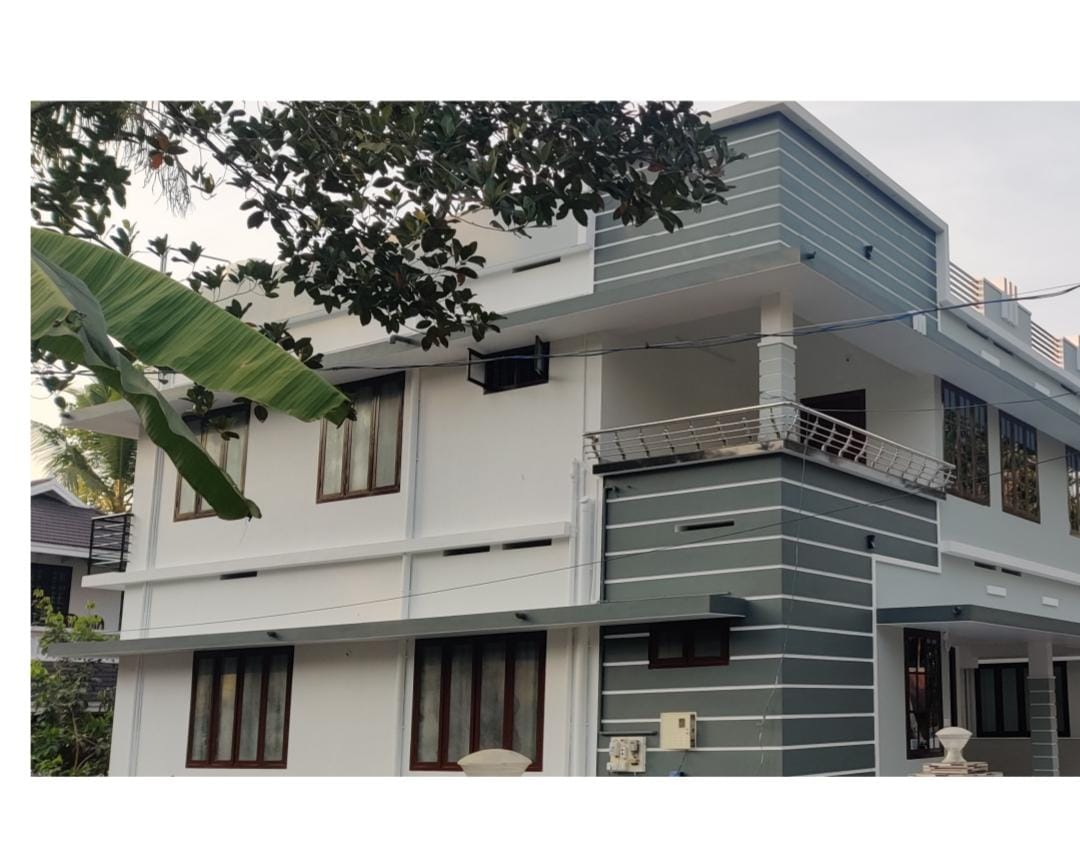 Elegant 5 BHK Villa with Dual Water Sources in the Heart of Chottanikkara, Eruveli