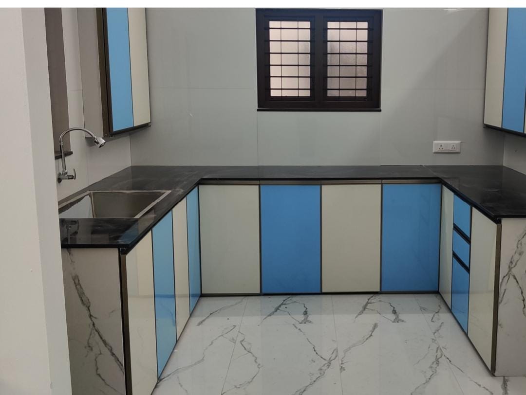 Elegant 5 BHK Villa with Dual Water Sources in the Heart of Chottanikkara, Eruveli - Image 2