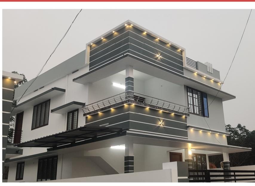 Modern 4 BHK Home with Ample Parking in Prime Mulamthuruthy, Thurithikkara