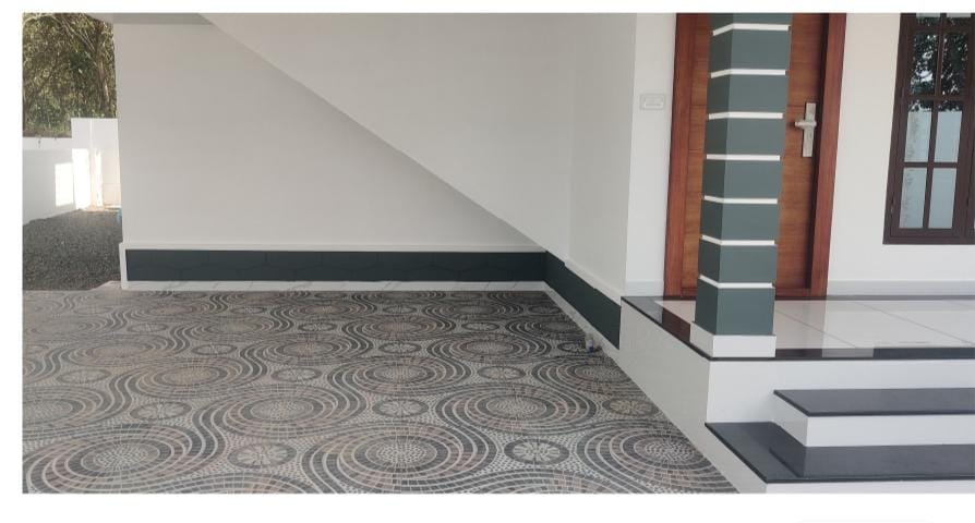 Modern 4 BHK Home with Ample Parking in Prime Mulamthuruthy, Thurithikkara - Image 1