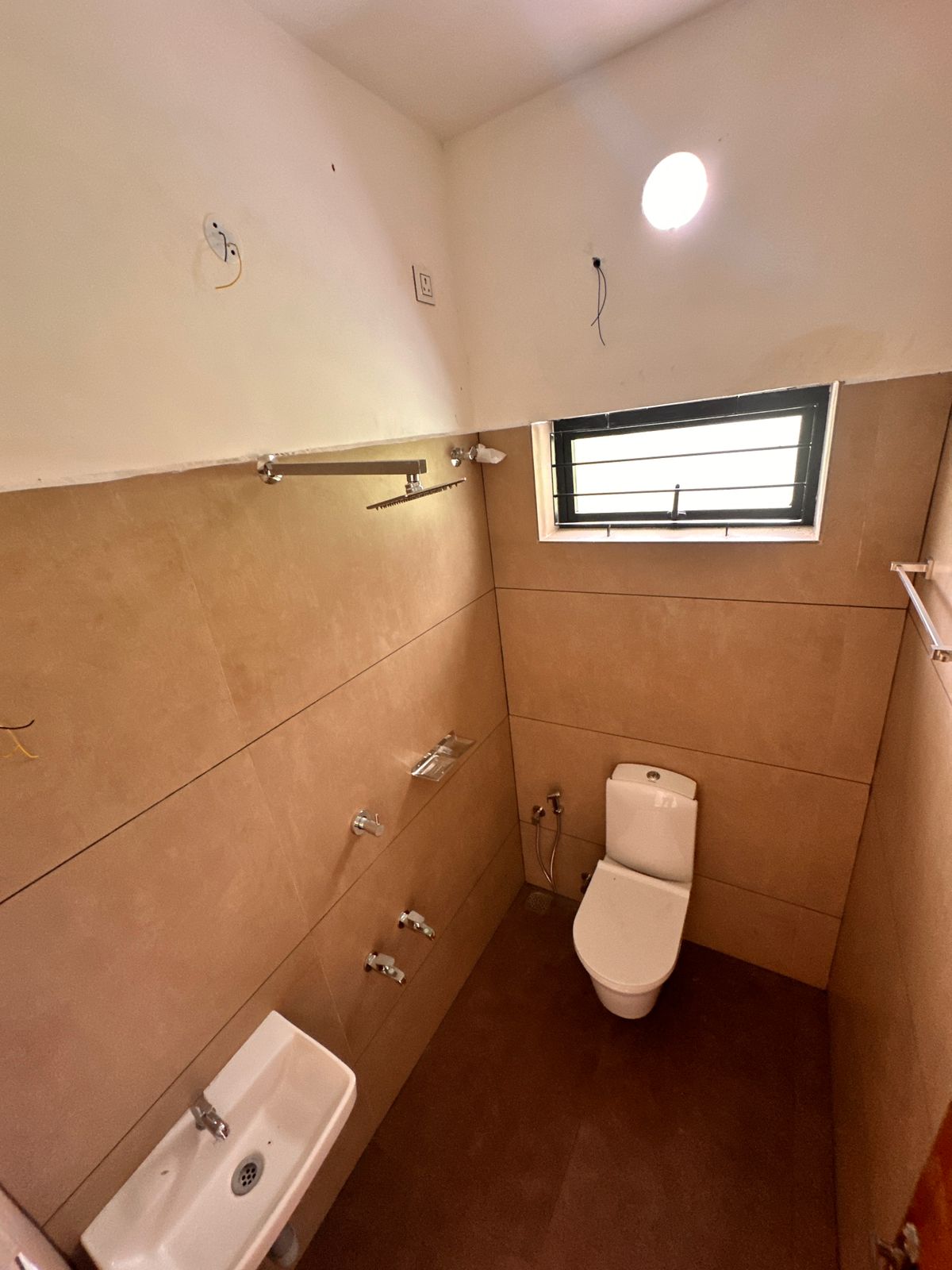 Spacious 4BHK Semi-Finished Villa with Study Room near Mulanthuruthy Junction - Image 3