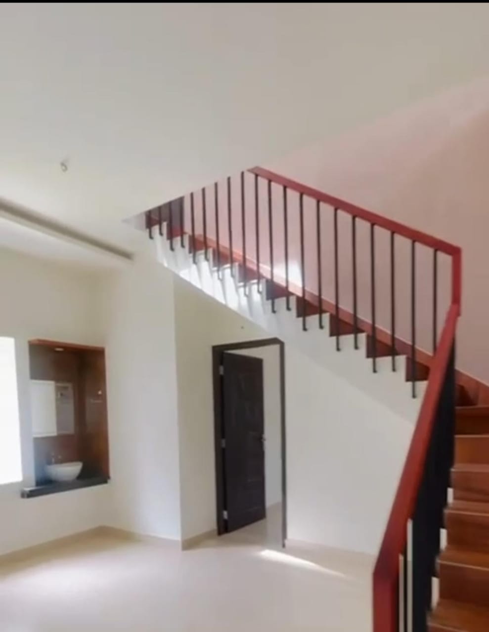 Charming 3-Bedroom Home Just Steps from Valiyakulam Bus Stop - Image 2