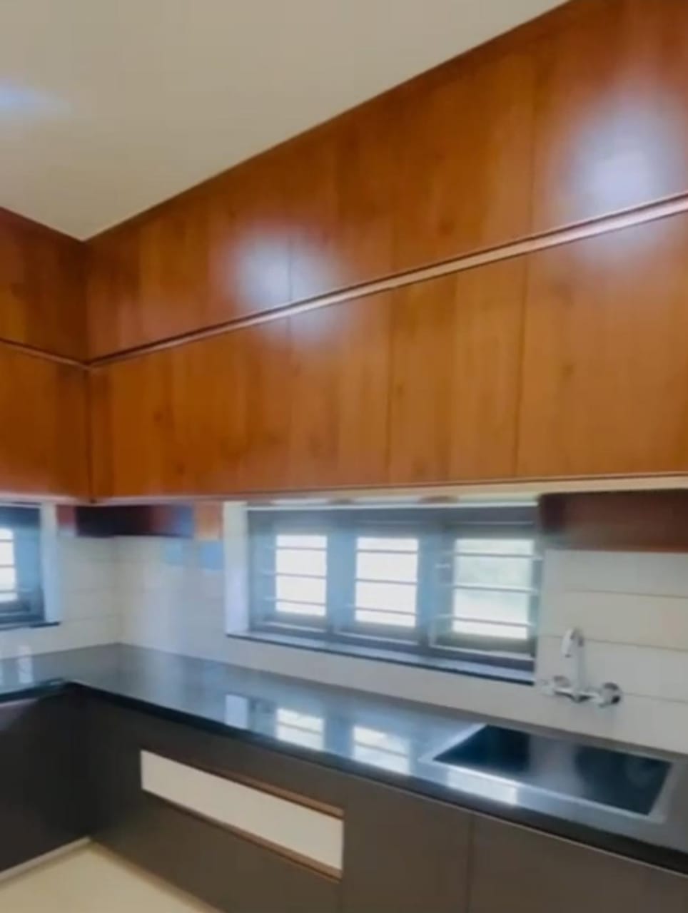 Charming 3-Bedroom Home Just Steps from Valiyakulam Bus Stop - Image 3